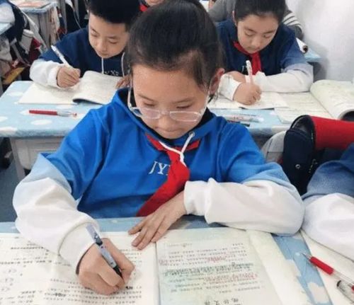 課后服務新政落地9月，教師群體何以憂心忡忡？一文探訪教育者心聲與民生期待